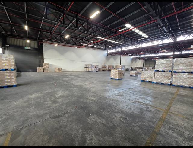 2,268M² WAREHOUSE TO LET IN ROBERTSHAM